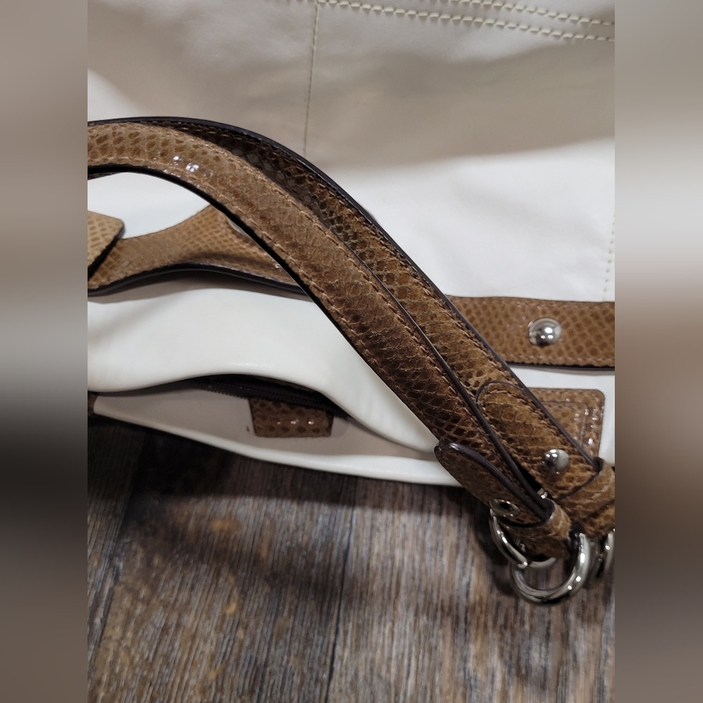 Coach White and Brown Leather Shoulder Bag - Picture 6 of 13